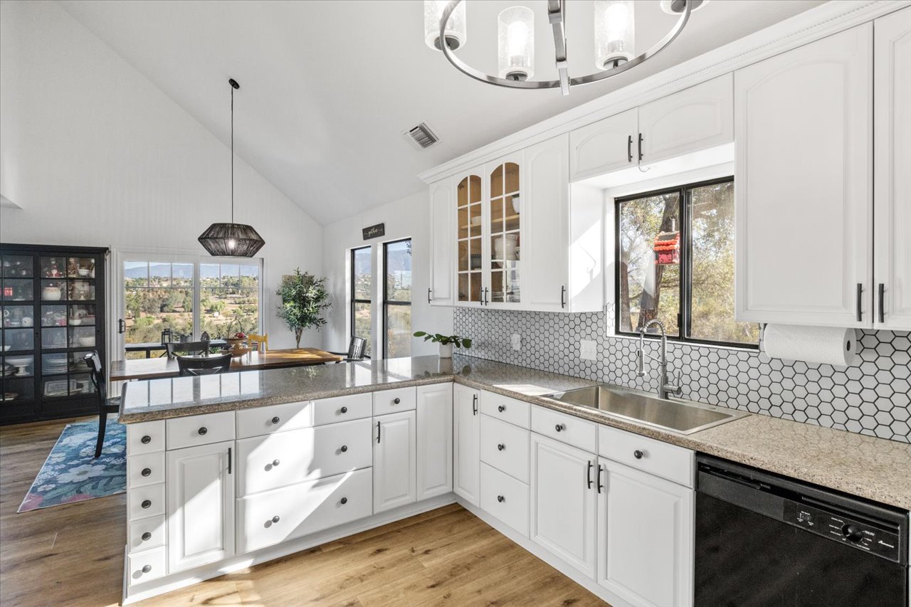 14-14931-Cool-Valley-Road-Remain-Street-Media-San-Diego-Real-Estate-Photography–Valley Center-1069